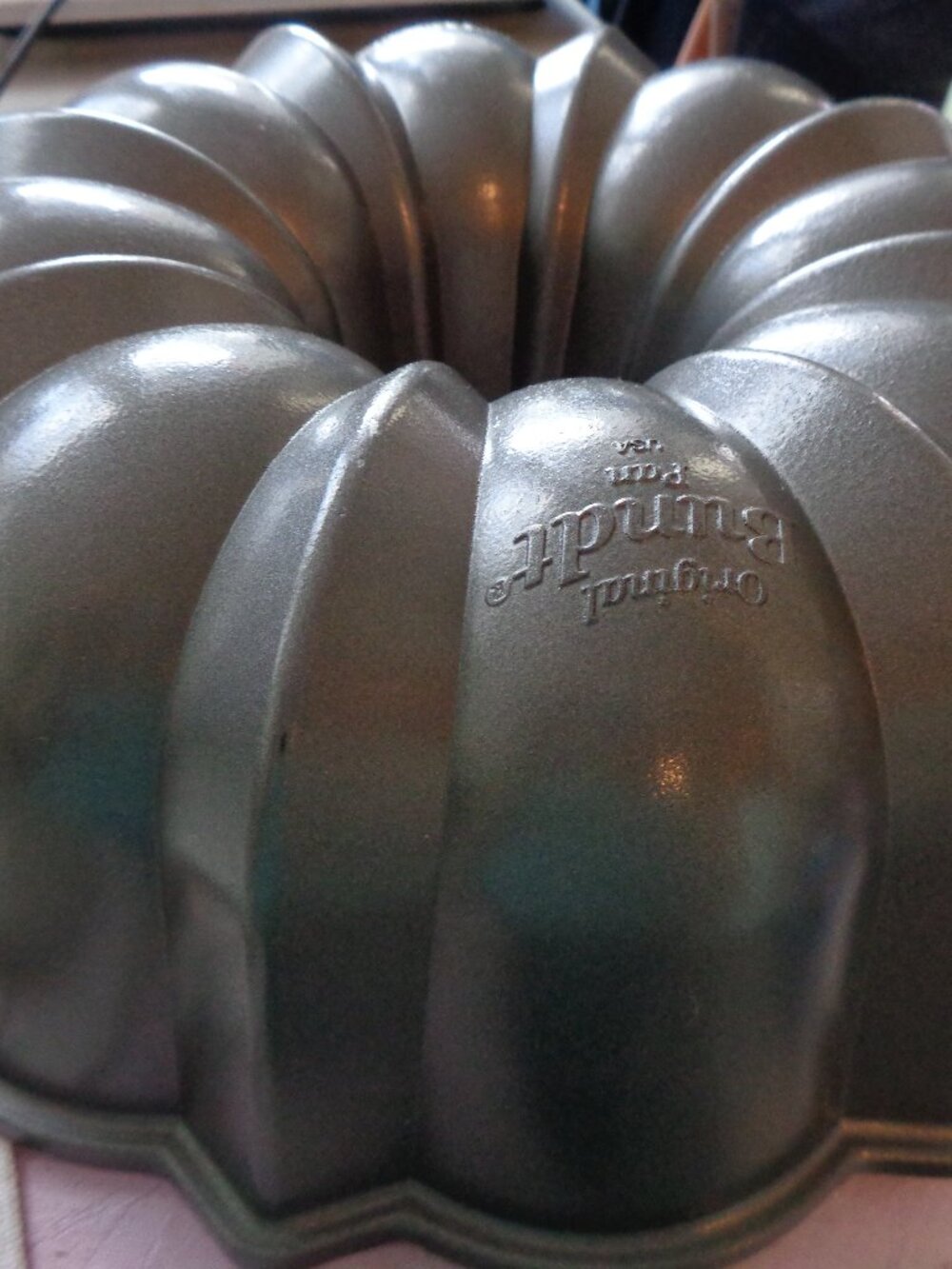 Nordic Ware Pro Cast Original Bundt Cake Pan ~ 12 Cup Made In USA Non-Stick *